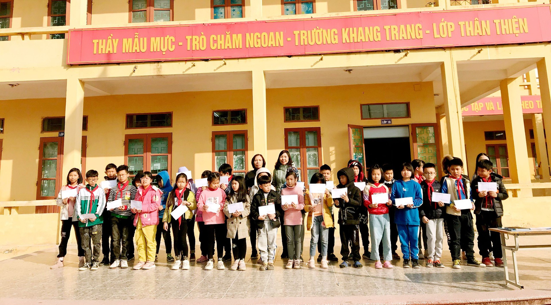 TRƯỜNG TIỂU HỌC HIẾN NAM TRAO GIẢI CUỘC THI IOE