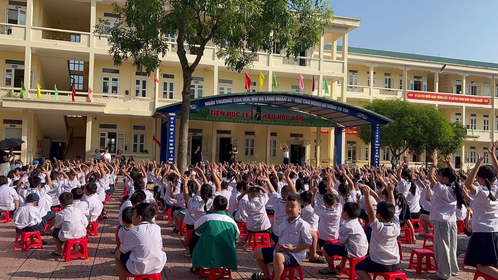CHÀO MỪNG NGÀY PHỤ NỮ VIỆT NAM 20/10/2025