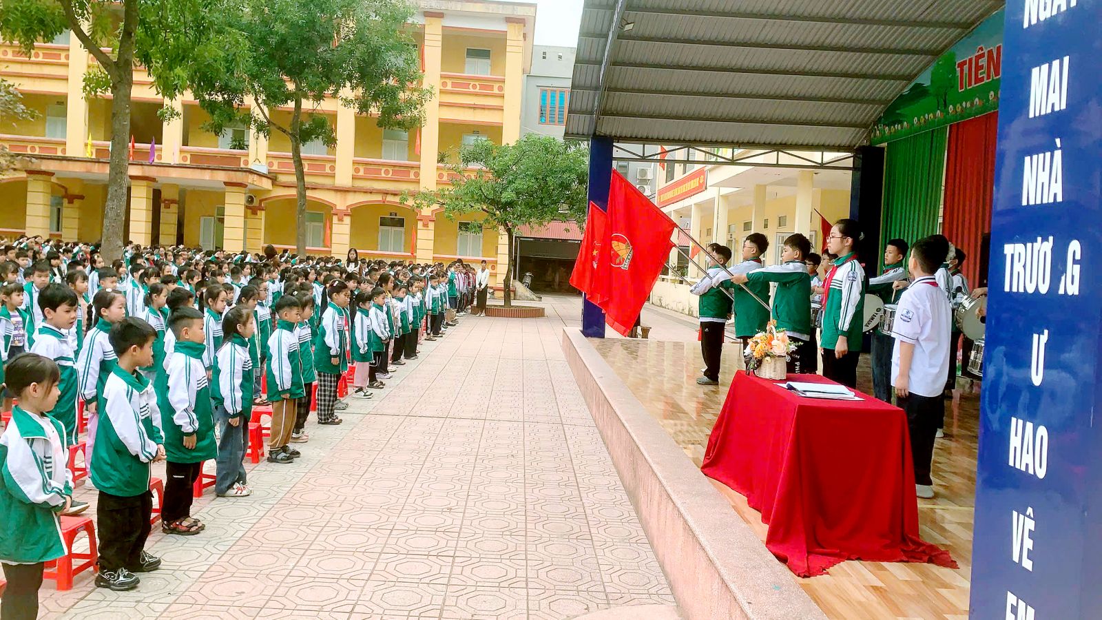 TRƯỜNG TIỂU HỌC HIẾN NAM TỔ CHỨC SƠ KẾT HỌC KÌ I NĂM HỌC 2025 - 2026