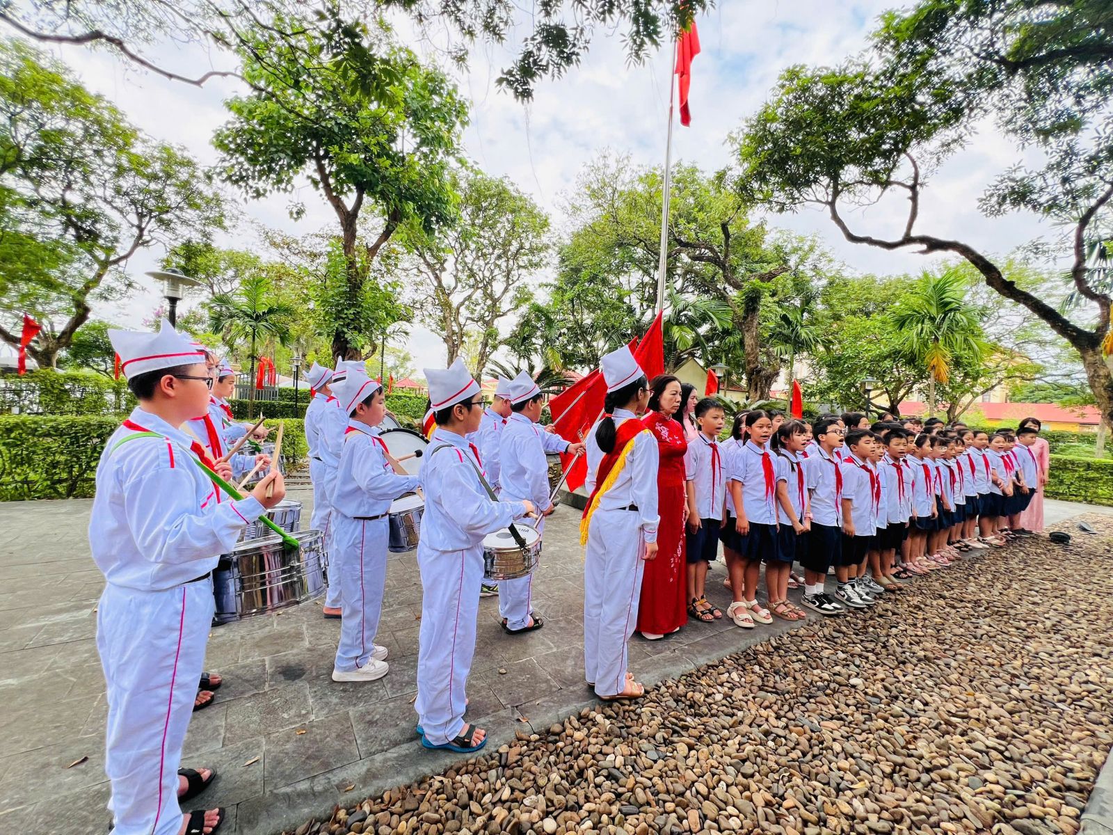 LỄ BÁO CÔNG DÂNG BÁC – DẤU ẤN TỰ HÀO CUỐI NĂM HỌC